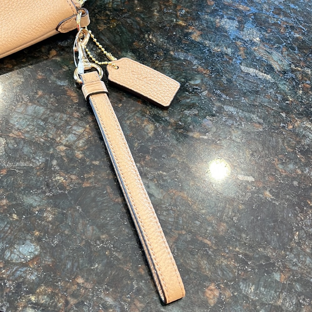 Coach XL wristlet pouch. NWTS golden beige Authentic - Picture 13 of 14